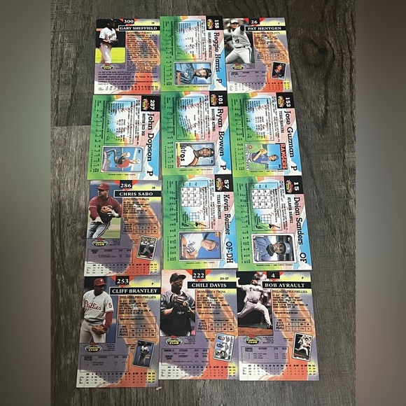 Bundle of Baseball Cards - Picture 2 of 2